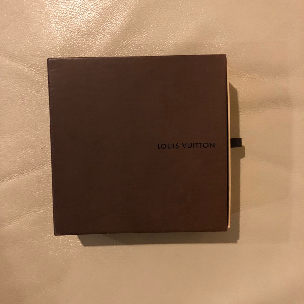 Size 34-36 Louis Vuitton Belt. It’s real.